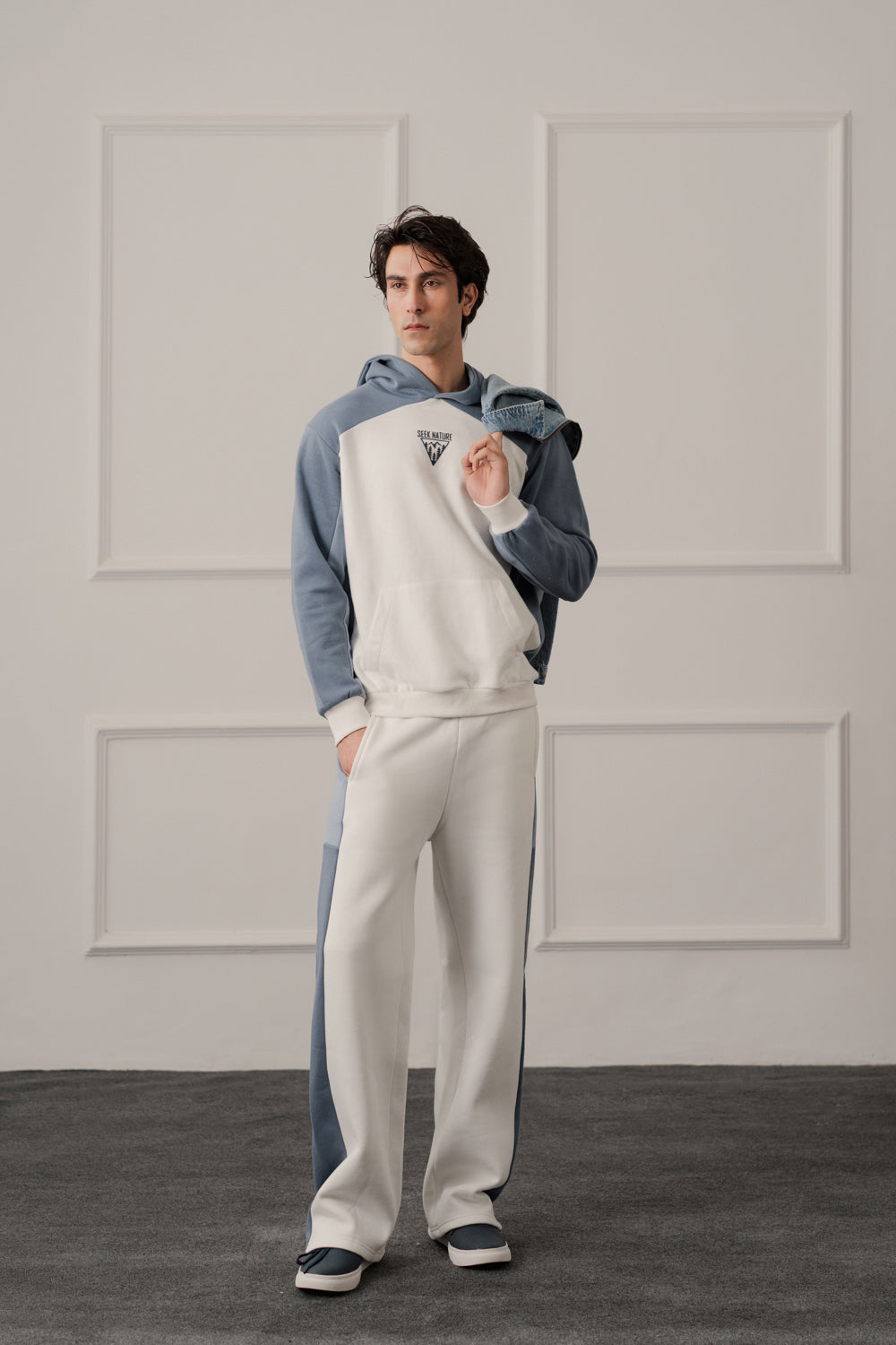 ND CITY™ White Relaxed Fit Graphic Pull Over Hoodie